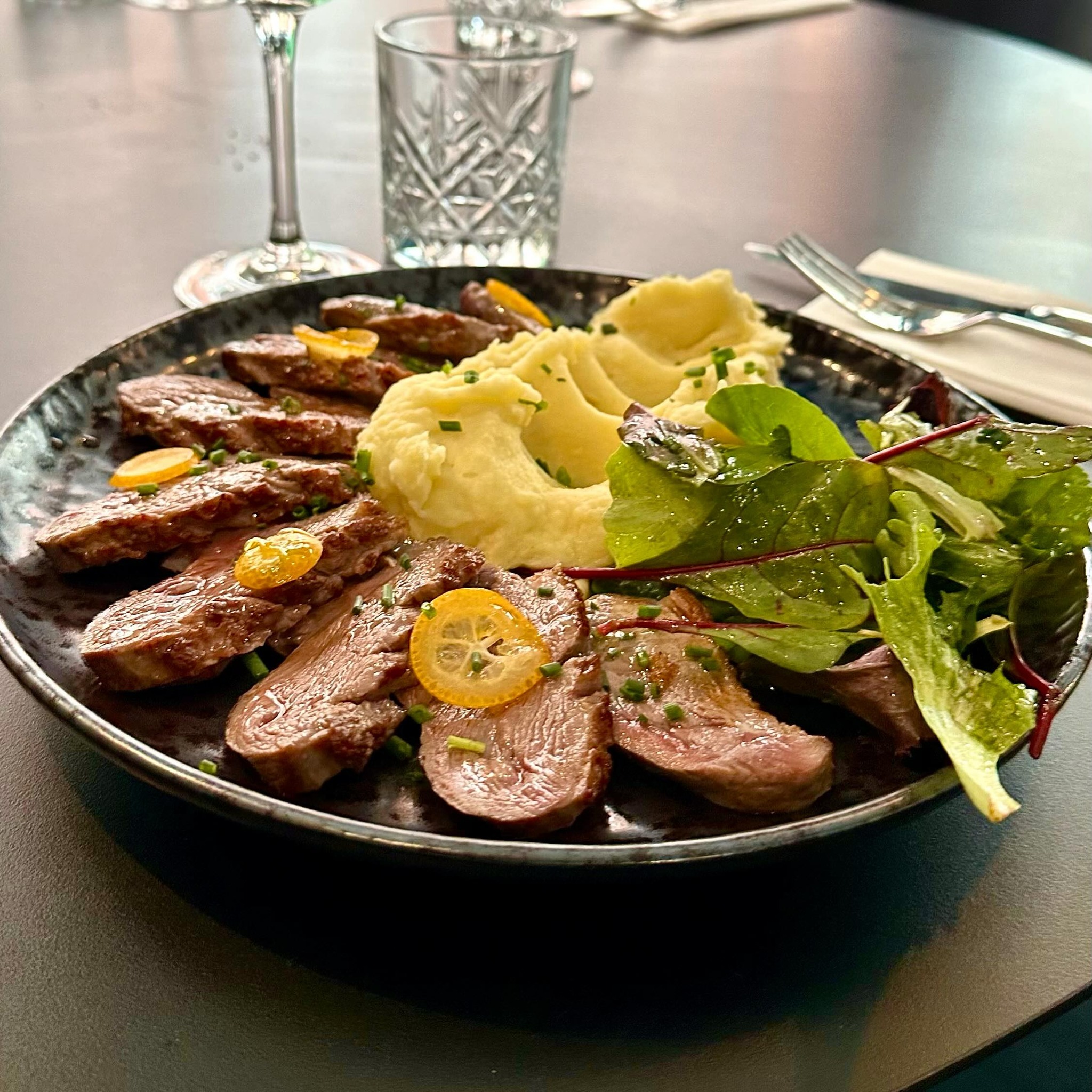 Plat de cuisine française au restaurant Chez Franck