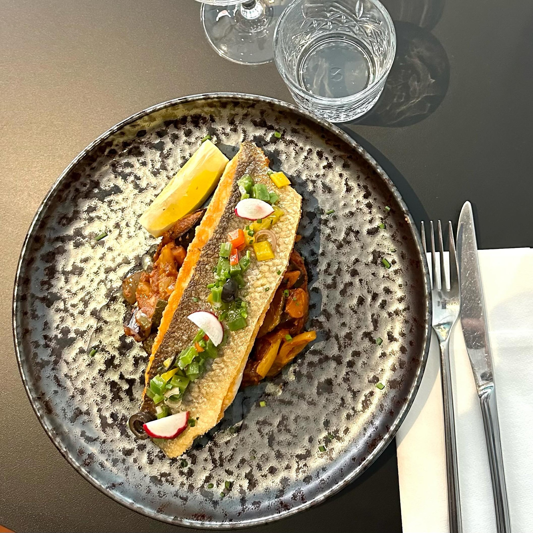 Vue d’ensemble de la salle du bistrot Chez Franck Paris 17e